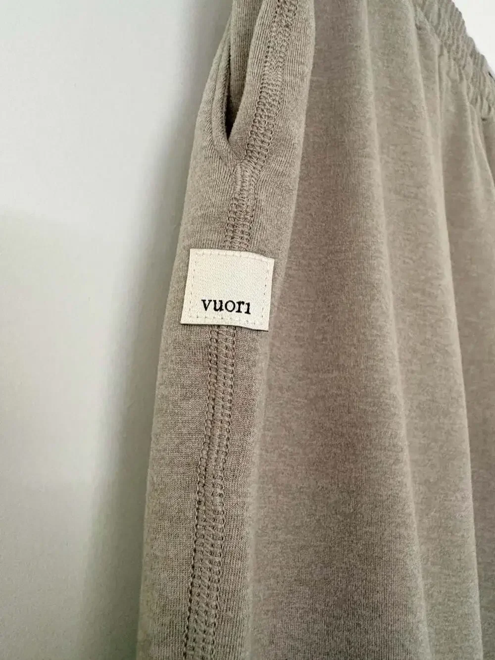 Vuori Performance Jogger Sweatpants in Olive Green Size Medium